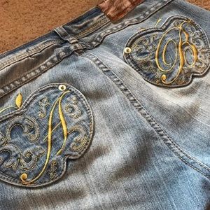Apple Bottoms Jeans Embroidered Pocket